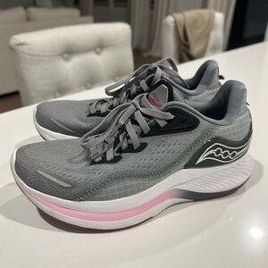 Saucony Women's Light Gray Sneakers
